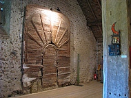 La grange D�mi�re, ancienne porte.