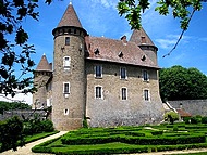 Le Ch�teau de Virieu depuis les jardins