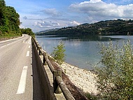 Paladru, la route coti�re.