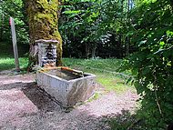 Coulmes, la fontaine de P�touze
