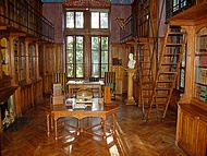 La biblioth�que est un tr�sor riche de plus de 45.000 ouvrages pr�cieux