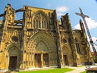St Antoine l'Abbaye, fa�ade de l'abbaye