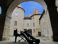 Ch�teau de Virieu, les arcades aux canons