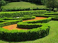 Ch�teau de Virieu, parterres du jardin