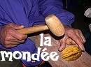 ce moment magique o� d’un coup sec d'un petit maillet clout� on fait �clater la noix.