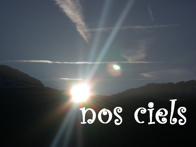 bleu noir gris ou rouge, le ciel nous fait toujours r�ver. panoramas du g�te nos ciels ont la mouvance du paradis.