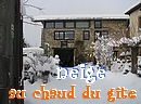Lorsque tombe la neige au chaud du g�te on suit la vie du jardin.