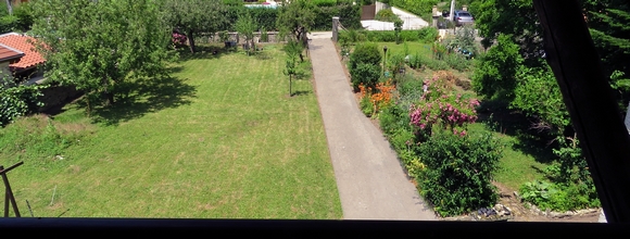G�te la Source. All�e du jardin.