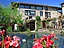 une architecture exceptionnelle au pied des alpes, dans un environnement de jardin th�matique, source et bassins vivants.