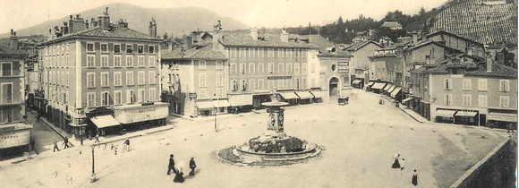 Voiron. Fontaine de la Place de la R�publique